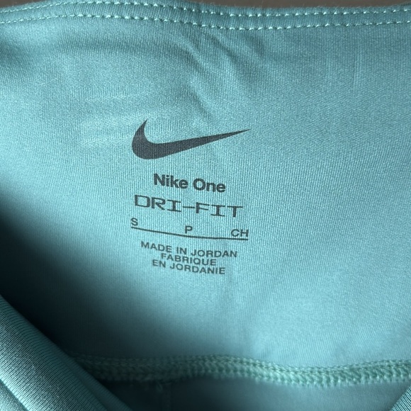 NWT Nike 8” High Rise Training Biker Shorts - Picture 4 of 6